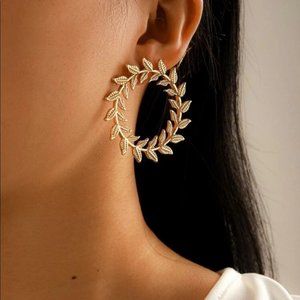 New Leaf Design Round Stud Earrings